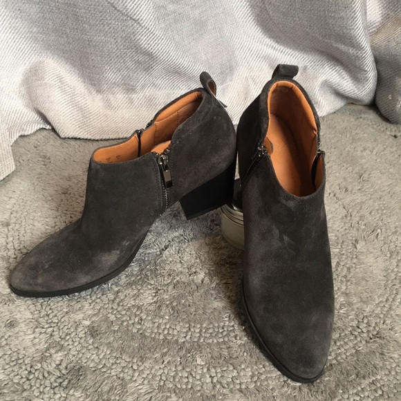 Franco Sarto gorgeous Gray Suede Bootie - Picture 2 of 8